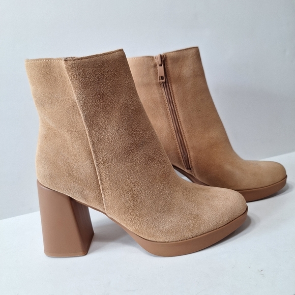 Naturalizer "NEW" Classic Minimalist Cookie Dough Genn Reach Suede Boots Size 10 - Picture 1 of 9